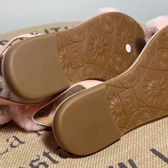 UGG Pink Fluff Springs Patent Ankle Strap fuzzy Faux Fur Open Toe Sandals Size 6 - Picture 9 of 9